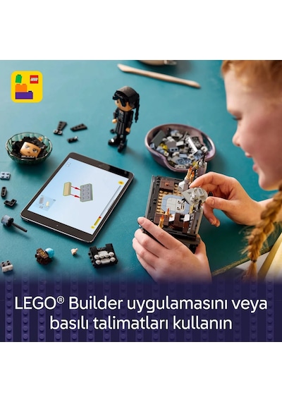 LEGO® Wednesday: Wednesday Addams Figürü 76780 – 10 Yaş ve Üzeri Çocuklar için Koleksiyonluk Oyuncak Yapım Seti (702 Parça)