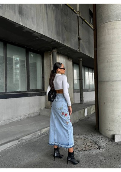 Çiçek Nakış Detaylı Yırtmaçlı Denim Midi Etek ÇoK Renkli