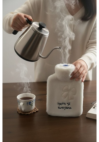 Hello Everyone Yazılı Kurdeleli Beyaz Peluş Sıcak Su Torbası 1 Lt - Yumuşak Kılıf, Uzun Süre Sıcak Tutan Termal Su Torbası Renkli