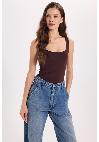 Tudors Kadın Slim Fit Dar Kesim Askılı Kare Yaka Sırtı Açık Sandy Kumaş Çıtçıtlı Kahverengi Body-51249