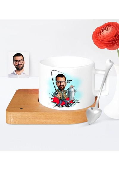 Kişiye Özel Balıkçı Karikatür Ahşap Altlıklı Seramik Fincan - 1