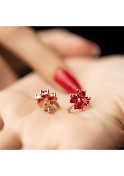 Çekirdekjewelry Gümüş Kırmızı Kalpli Yonca Küpe Gümüş