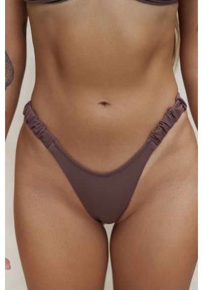 Mai Collection Mai Studios Co. Zahira Yan Büzgü Detaylı Brezilyan Kahve Bikini Altı Kahve