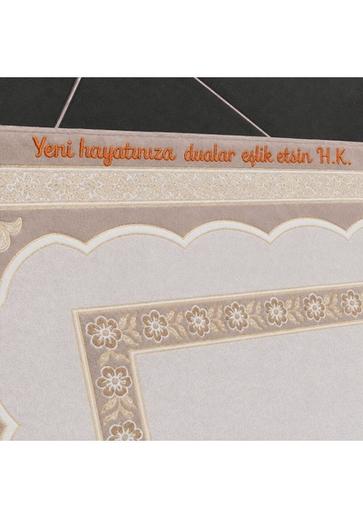 Tesbihane Kişiye Özel Nakış İşlemeli Hediyelik Seccade - Saten Kumaş - Papatya Motifli Kahverengi