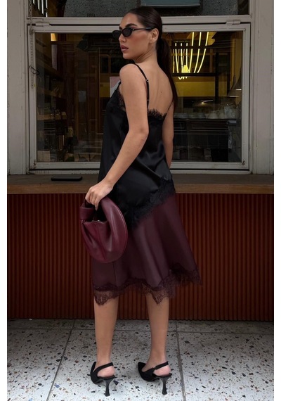 Madmext Siyah Dantelli Asimetrik Kesim Saten Bluz Mg2694