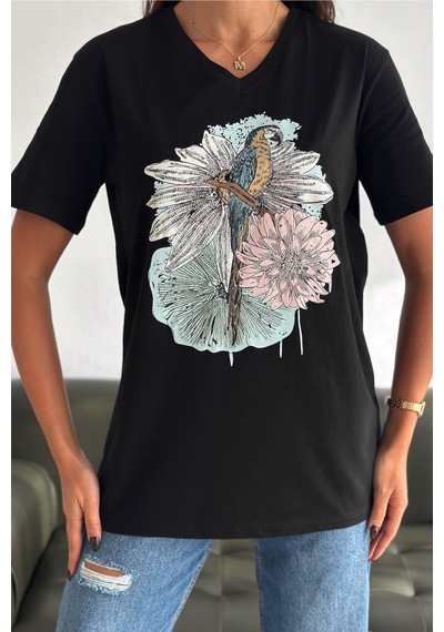 Femelle Kadın Siyah V Yaka Büyük Beden Papağan Desen Pul Payet İşlemeli %100 Pamuk Tişört