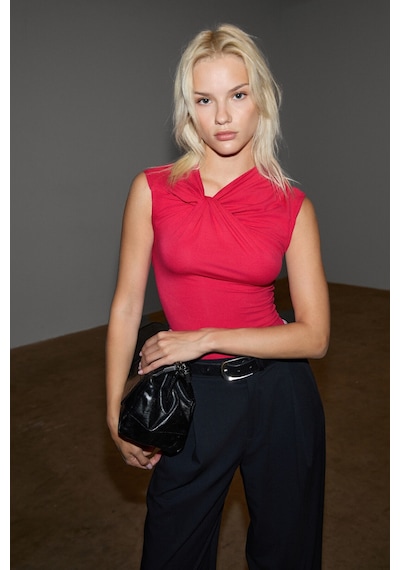 Grımelange Orılenna Kadın Önü Düğüm Detaylı Vücudu Saran Sıfır Kollu Slim Fit Fuşya Bluz Fuşya Grımelange Orılenna Kadın Önü Düğüm Detaylı Vücudu Saran Sıfır Kollu Slim Fit Fuşya Bluz Fuşya