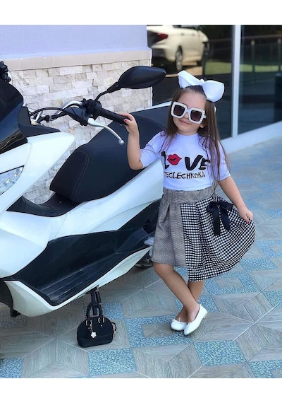 Modavals Love Baskılı Yırtmaç Kol Detaylı Pötükare Etekli Kız Çocuk Etekli Alt Üst Takım Çok Renkli Modavals Love Baskılı Yırtmaç Kol Detaylı Pötükare Etekli Kız Çocuk Etekli Alt Üst Takım Çok Renkli