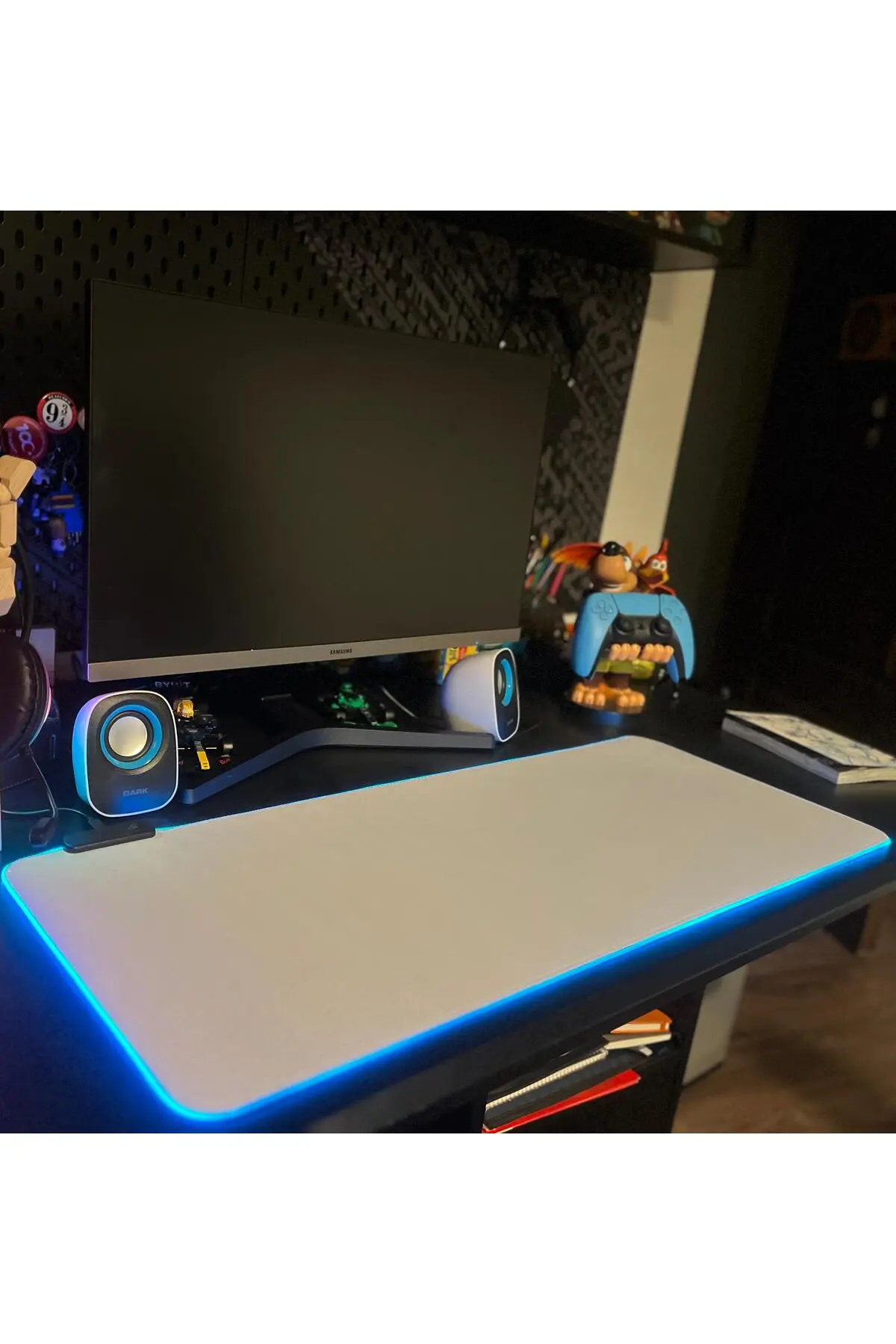 Quandtech Gaming Oyuncu Mouse Pad Beyaz Rgb Speed Yüzey 13+1 Farklı Değişen Ledlı,80x30 Cm Beyaz