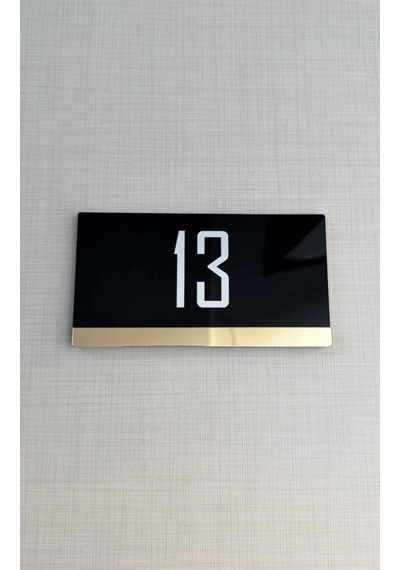 Gold Şeritli Siyah Parlak Pleksi Kapı Numarası 13x7 Cm Kendinden Yapışkanlı