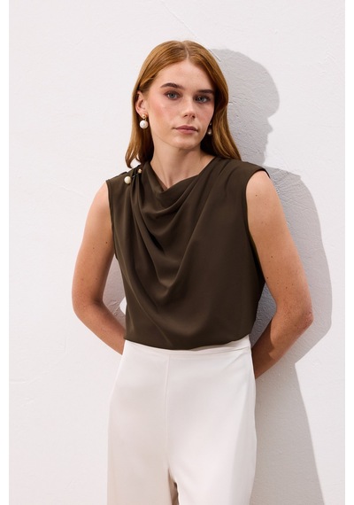 Sateen İnci Broşlu Degaje Bluz - Kahve-136737 kahve