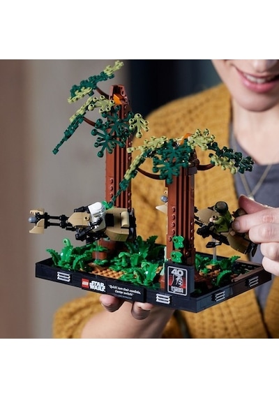 LEGO® Star Wars 75353 Endor Hız Motoru Takibi Dioraması 608 Parça