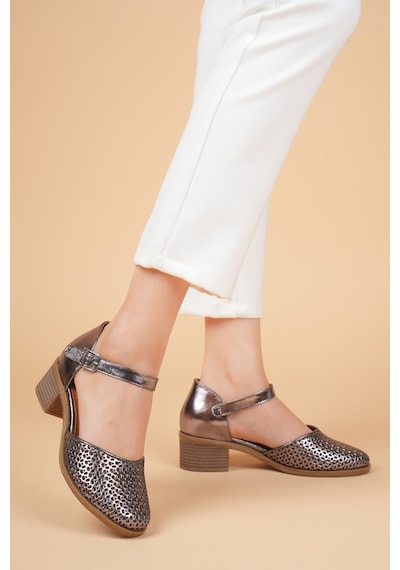 Analin Shoes Kadın Hakiki Deri Burnu Kapalı Delikli Sandalet Platin