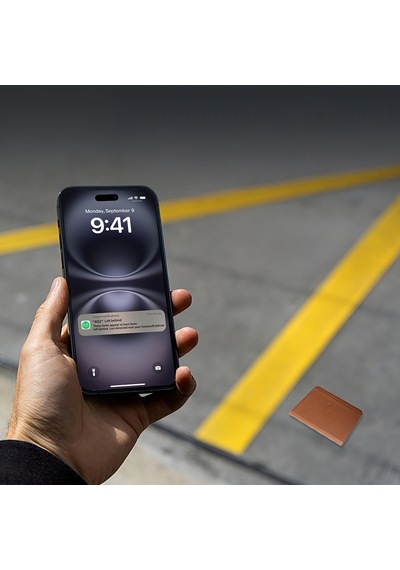 Micflip K02 İos Uyumlu Findmy Pasaport Kart Ve Sim Bölmeli Kablosuz Ve Pin Şarjlı Deri Cüzdan Kahve Kahverengi