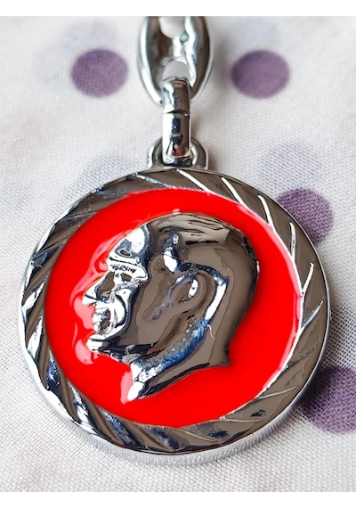 Moncuk Design Atatürk Kabartmalı Kırmızı Metal Anahtarlık