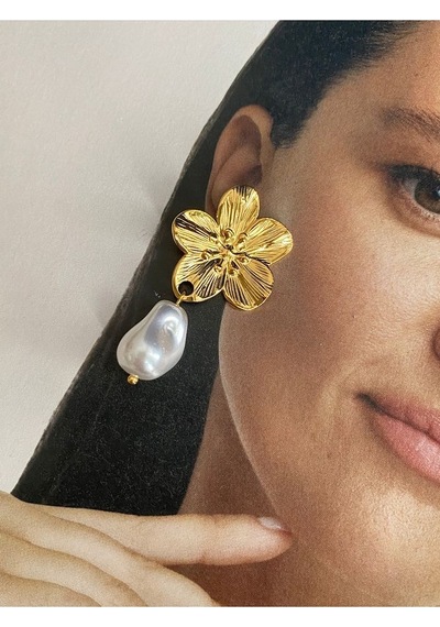 Pinery Jewels Yaprak Sallantılı İncili Paslanmaz Çelik Kadın Küpe Çifti Altın