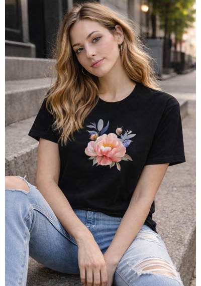 Herkesemoda Pembe Çiçek Baskı Detaylı Basic T-shirt Siyah
