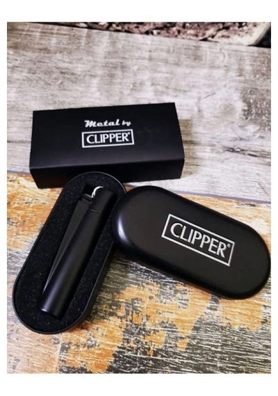 Clipper Matt Black Gaz Doldurulabilir Metal Çakmak Ve Özel Logolu Metal Kutulu Set Siyah