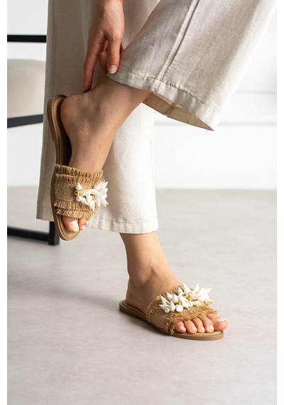 Dabab Shoes Shella Kadın Deniz Kabuğu Ve İnci Detaylı Bej Hasır Dokulu Düz Taban Açık Burun Terlik Dabab Shoes Shella Kadın Deniz Kabuğu Ve İnci Detaylı Bej Hasır Dokulu Düz Taban Açık Burun Terlik