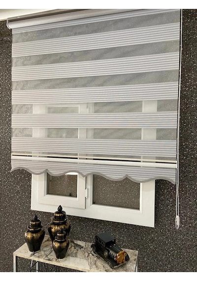 Açık Gri Geniş Pliseli Zebra Stor Perde Eteği Dilimli Alüminyum Kasa Metal Ayak Açık Gri