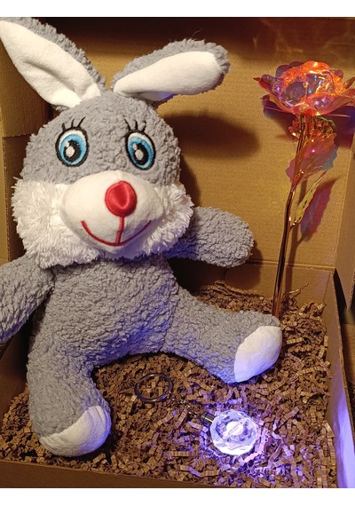 Kutulu Hediye Seti / Peluş Tavşan 30cm - Renk Değiştiren Işıklı Anahtarlık - Sonsuzluk Gülü