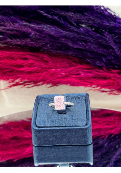 925 Ayar Gümüş Baget Pembe Kuvars Taşlı Pırlanta Montürlü Trend Kadın Yüzük Gümüş