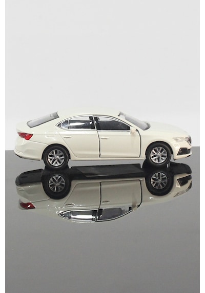 Toyaş Skoda Octavia  Model Çek Bırak Araba 11 CM Beyaz