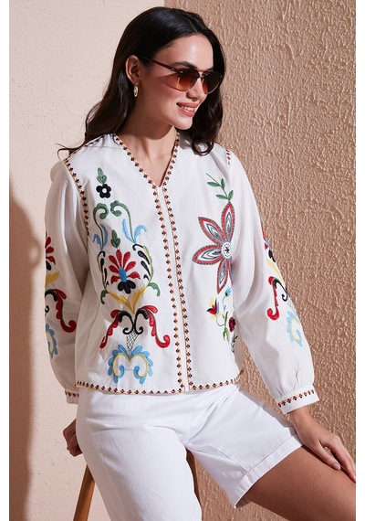 Lela Pamuklu Nakış Işlemeli Oversize Fit V Yaka Bayan Bluz 676254 Ekru
