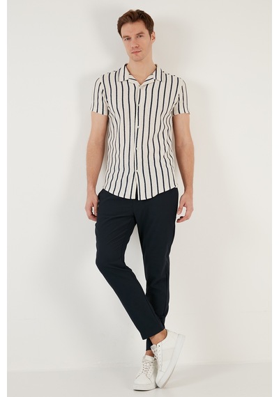 Buratti Çizgili Pamuk Karışımlı Kısa Kollu Apaş Yaka Regular Fit Erkek Gömlek Cf24S117664 Beyaz Buratti Çizgili Pamuk Karışımlı Kısa Kollu Apaş Yaka Regular Fit Erkek Gömlek Cf24S117664 Beyaz
