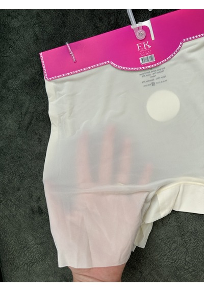 Amelia Premium Buz İpek Ultra Hafif-ince İz Belli Etmez Dikişsiz İpek Hisli Orta Bel Boxer Krem Amelia Premium Buz İpek Ultra Hafif-ince İz Belli Etmez Dikişsiz İpek Hisli Orta Bel Boxer Krem