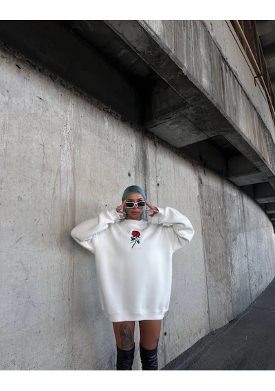 Zenna Tarz Oversize Üç İplik Bisiklet Yaka Baskılı Sweatshirt - Beyaz