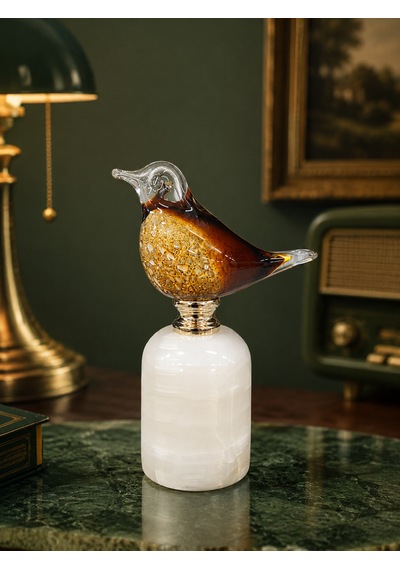 Üfleme Cam Dekoratif Kuş Biblo Beyaz Kaideli Amber Renkli El Yapımı Masaüstü Süs Objesi 21 Cm .