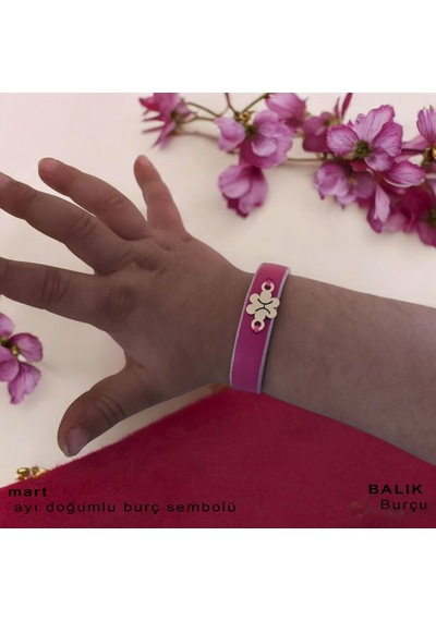 Mart Ayı Doğumlarına 14 Ayar Altın Plakalı Çiçek Motifli Doğal Pembe Derili Hediye Bileklik-383ay Mart Mart Ayı Doğumlarına 14 Ayar Altın Plakalı Çiçek Motifli Doğal Pembe Derili Hediye Bileklik-383ay Mart