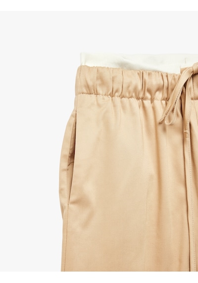 Koton Cepli Katmanlı Beli Bağcıklı Rahat Kalıp Gabardin Geniş Paça Pantolon Bej 6sal40107ıw Ekru Koton Cepli Katmanlı Beli Bağcıklı Rahat Kalıp Gabardin Geniş Paça Pantolon Bej 6sal40107ıw Ekru