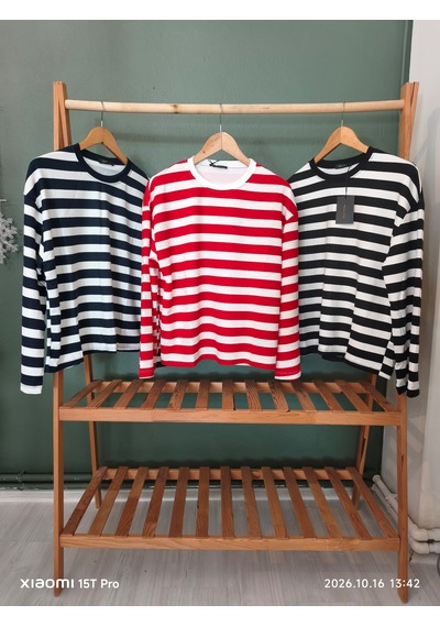 Trendall Kırmızı Çizgili Beyaz Renk Basic Uzun Kollu Tshirt