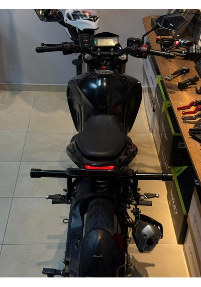 Benelli 125 S Stunt Demiri Siyah