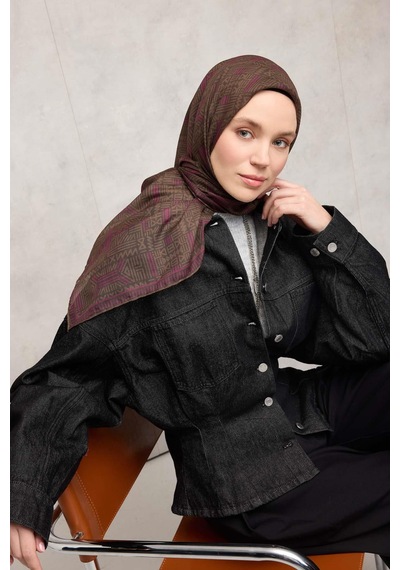 Silk Home Pamuk Polyester Soft Eşarp Koyu Yeşil Geometrik Desenli Kaymaz Tok Duruşlu 90x90 Çok Renkli