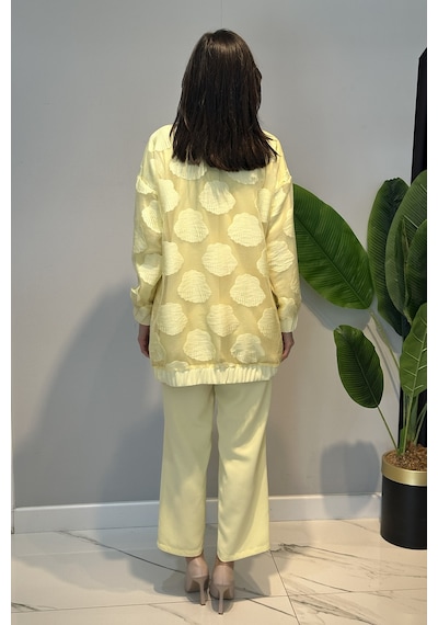 Lale Butik Organze Kumaş Üst Ceketi Taşlı Düğmeli Desenli Ceket Pantolonlu Takım 14396 Sarı Lale Butik Organze Kumaş Üst Ceketi Taşlı Düğmeli Desenli Ceket Pantolonlu Takım 14396 Sarı