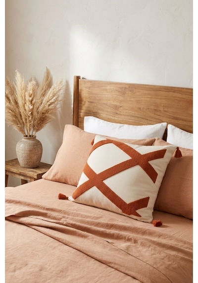 Renkli Geometrik Çapraz Çizgi Desenli Kabartmalı Punch Nakışlı Püsküllü Pamuk Dekoratif Kırlent Kılıfı 42x42 Cm Kiremit