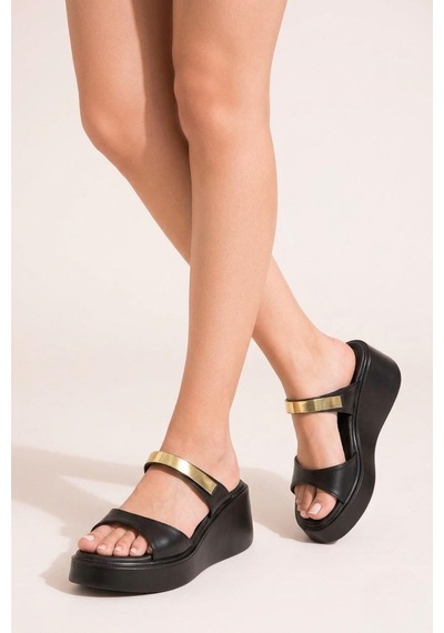 Fox Shoes Y973518609 Siyah Kalın Tabanlı Kadın Terlik