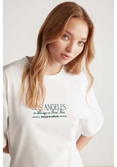 Grımelange Janna Kadın Şehir Temalı Ön Ve Arka Baskı Detaylı Oversize Fit Bisiklet Yaka Beyaz / Yeşil T-shirt