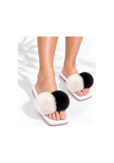 Dabab Shoes Pomella Kadın Beyaz Çift Ponponlu Peluş Bantlı Kaymaz Tabanlı Önü Açık Ev Terliği Dabab Shoes Pomella Kadın Beyaz Çift Ponponlu Peluş Bantlı Kaymaz Tabanlı Önü Açık Ev Terliği
