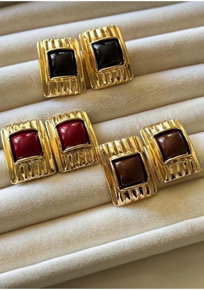 Lunarie Kare Vintage Küpe Kararmayan Gold Nervürlü Çerçeve Reçine Siyah