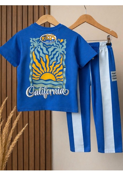 Erkek Çocuk Pamuklu Saks Mavi Baskılı T-shirt Ve Çizgili Pantolon Takım Mavi Erkek Çocuk Pamuklu Saks Mavi Baskılı T-shirt Ve Çizgili Pantolon Takım Mavi