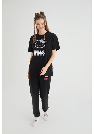 Hello Kitty Lisanslı Baskılı Basic T-shirt Kalıp Pamuk Renkli Hello Kitty Lisanslı Baskılı Basic T-shirt Kalıp Pamuk Renkli