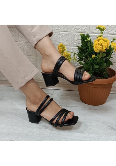 Fiyra 7010 Siyah 5cm Kare Topuk Üç Bant Bayan Terlik Ayakkabı 001