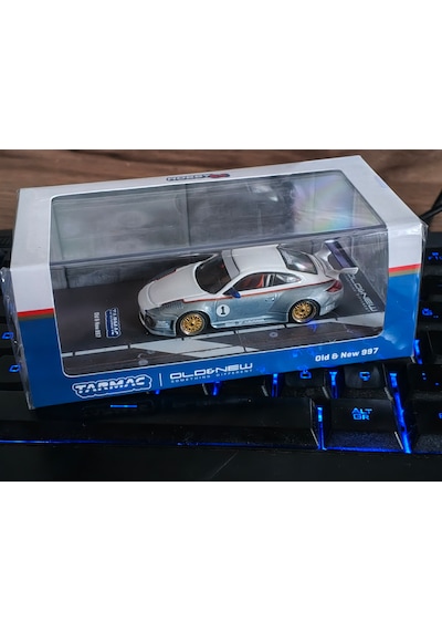 Tarmac Works 1/64 Porsche Old & New 997 Beyaz