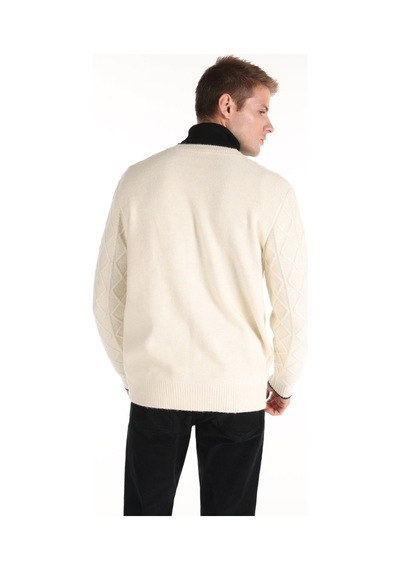 Colin's Colins Regular Fit V Yaka Triko Düğmeli Beyaz Erkek Hırka Cl1066297 Beyaz Colin's Colins Regular Fit V Yaka Triko Düğmeli Beyaz Erkek Hırka Cl1066297 Beyaz