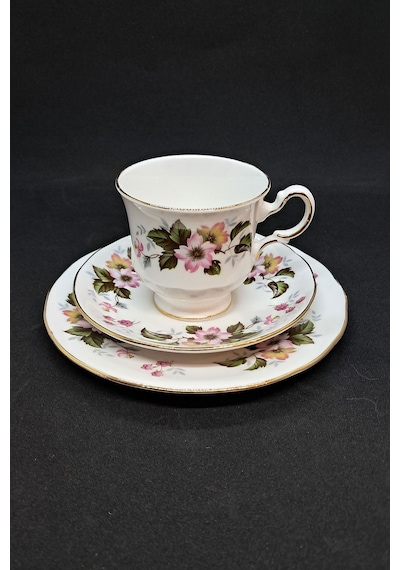 Yeşil Pembe Floral Vintage Çay Fincanı 3 Parça Yeşil