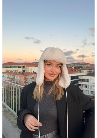 Mollycrush Kadın Ekru Suni Peluş Tüylü Elit Ponponlu Şapka Bere Ekru